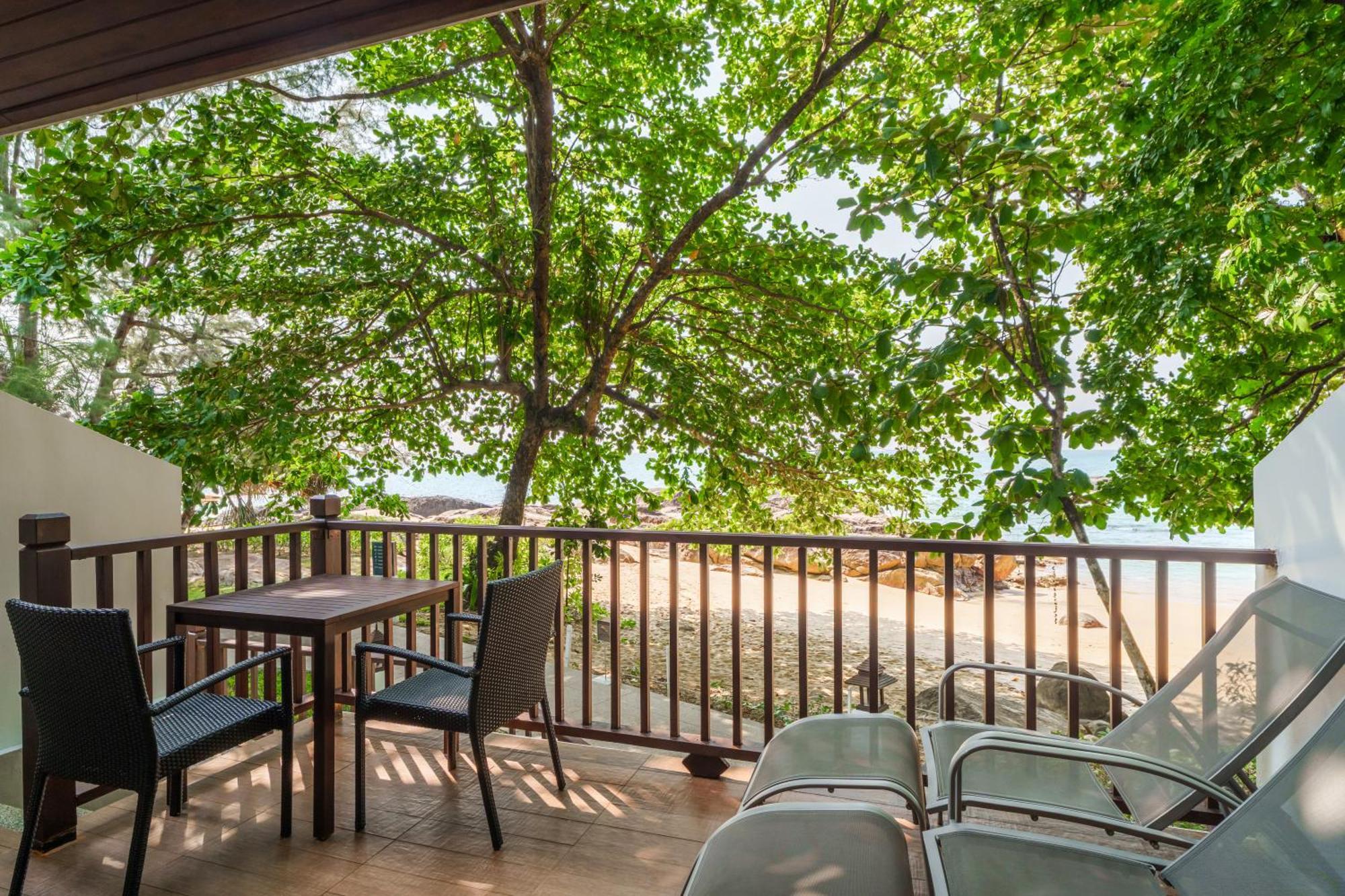 Deluxe Bungalow Beachfront - Mountain Wing